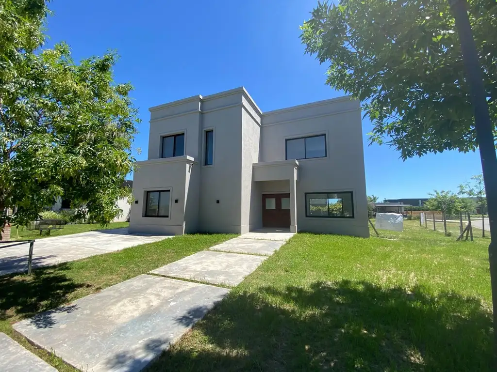 Casa en venta a estrenar, Barrio Puerto, El Canton. Escobar