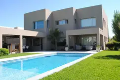 MODERNA CASA EN GRAND BELL 2