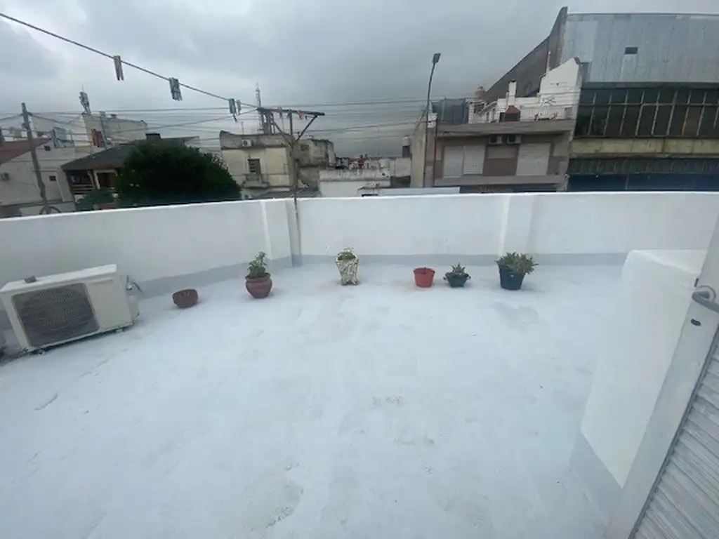 Ph 2 Ambientes al Frente todo en Planta Baja, entrada independiente y Terraza propia.  APTO CREDITO!