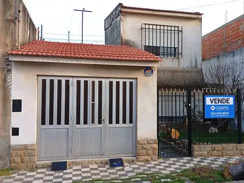 CASA CON GARAGE Y AMPLIO PATIO