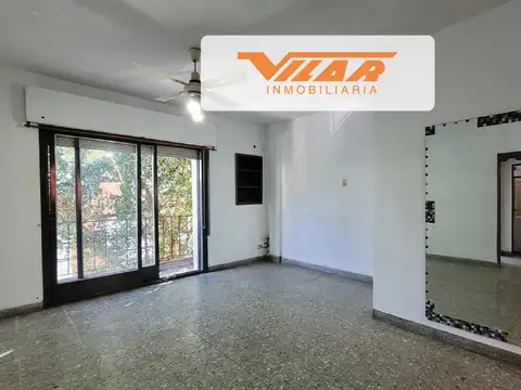 PH 3 ambientes en venta, independiente con garaje y balcón.