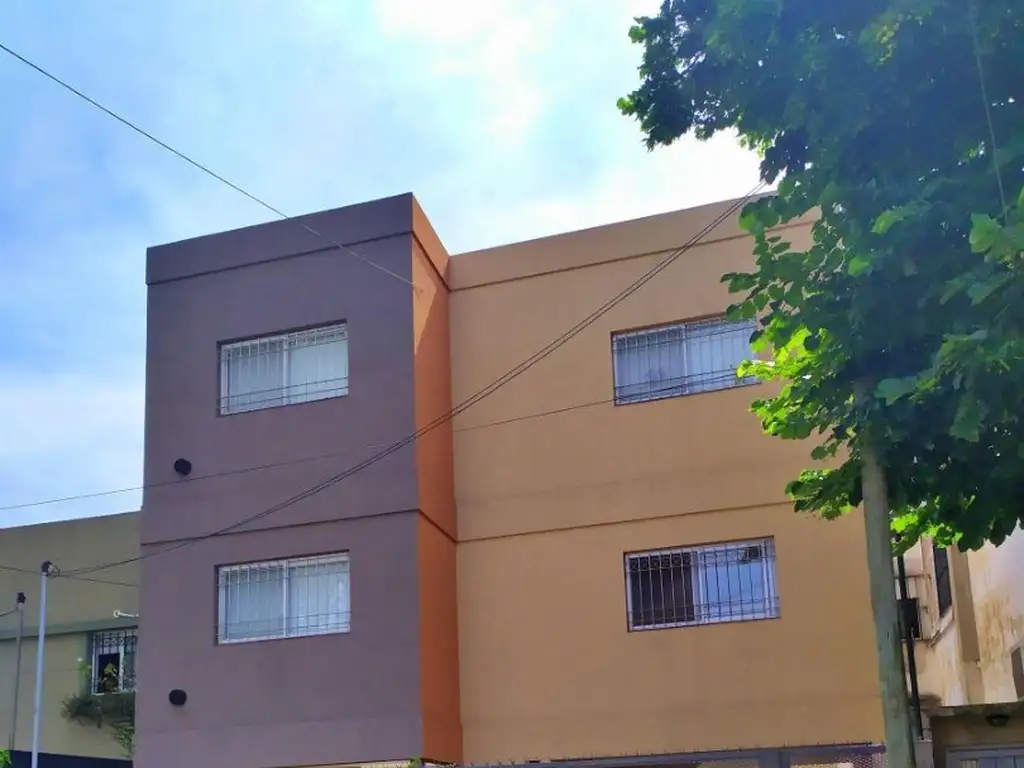 Venta Dúplex 3 ambientes a estrenar con patio y cochera en Olivos