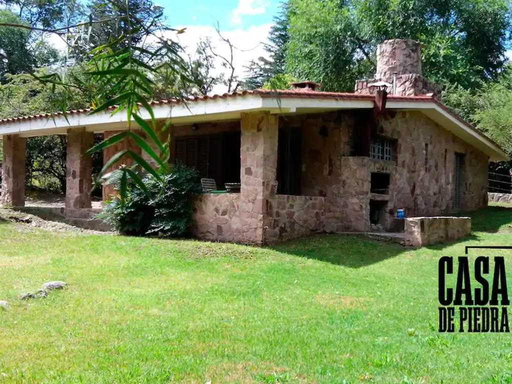 CASA DE PIEDRA EN CUESTA BLANCA