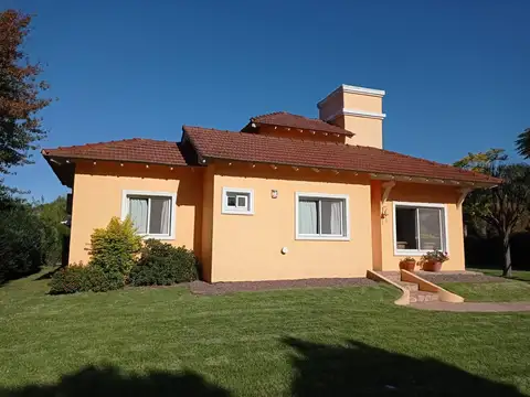 Casa en venta en Country  Banco Provincia