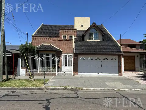 Venta de casa 5 ambientes con cochera en Don Bosco