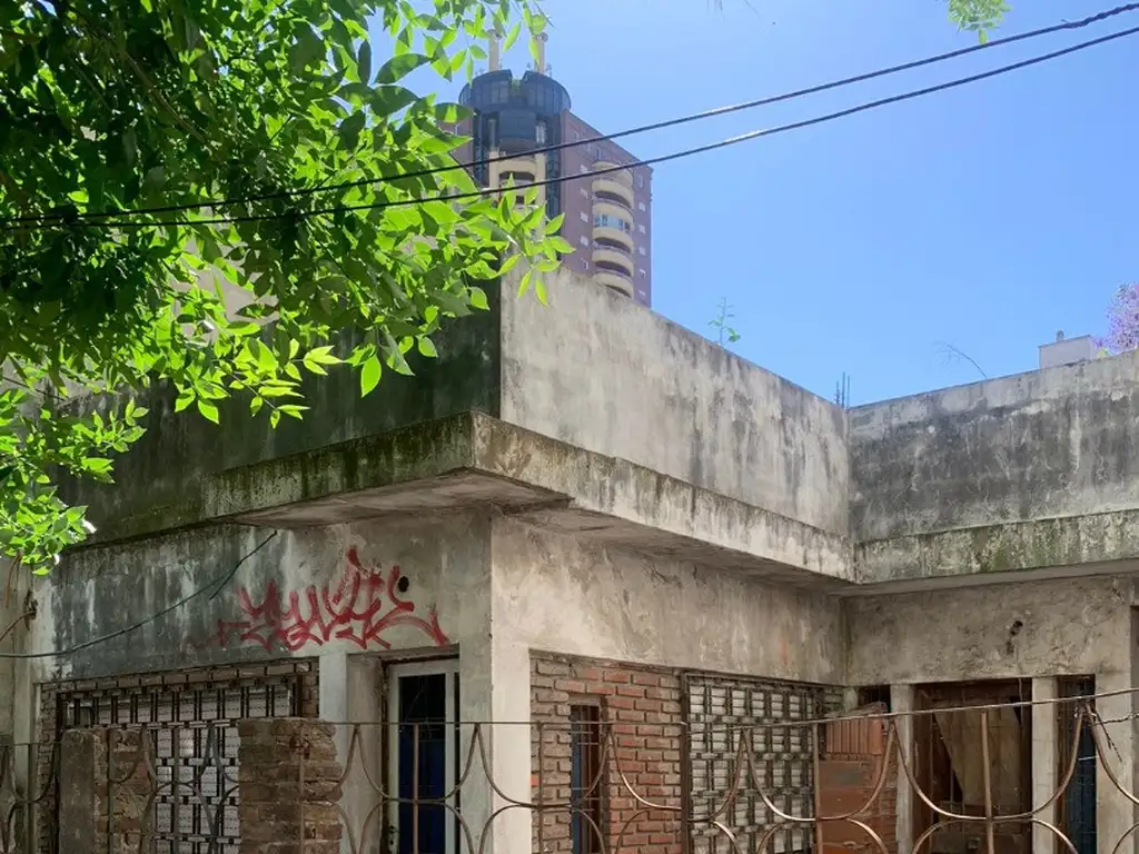 Venta. Muñiz. Microcentro. Conesa 1022. Casa a reciclar