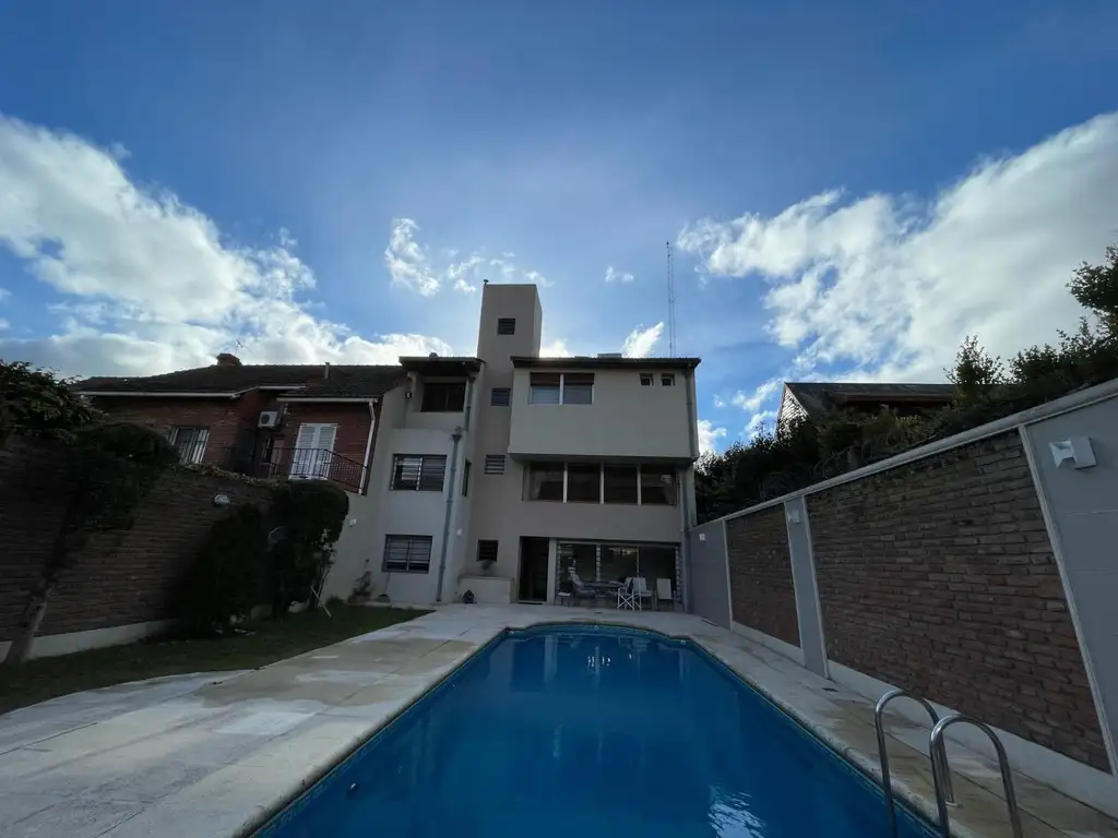 CASA EN ALQUILER EN MARTINEZ CON MUEBLES CERCA LINCOLN