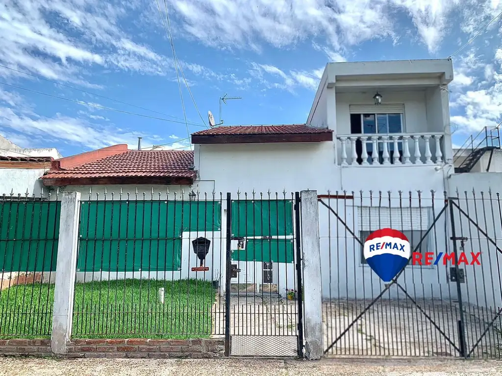 CASA DE TRES DORMITORIOS EN GUTIERREZ