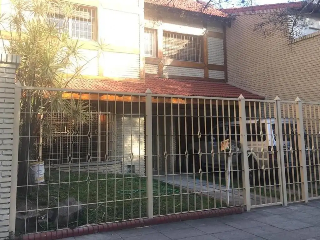 CASA EN VILLA DEVOTO RESIDENCIAL A 50 MTRS DE LA PLAZA ARENA