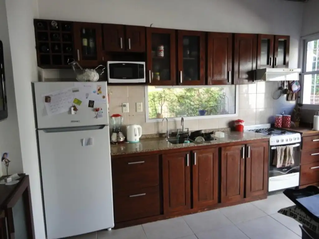 CHALET EN VENTA EN HAEDO DE 3 AMBIENTESC/ GARAGE Y PATIO