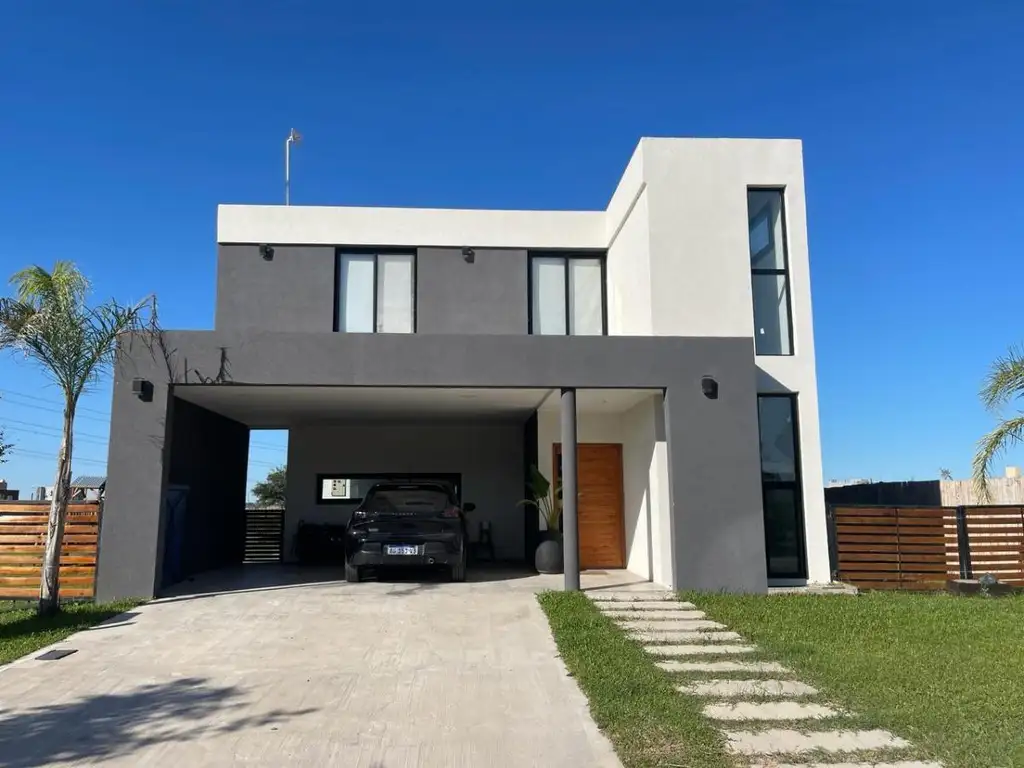 Casa en venta - 3 Dormitorios 2 Baños - 420Mts2 - Laguna Azul, Ezeiza