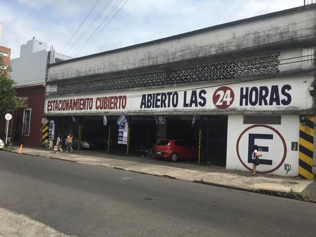 EDIFICIO DE COCHERAS