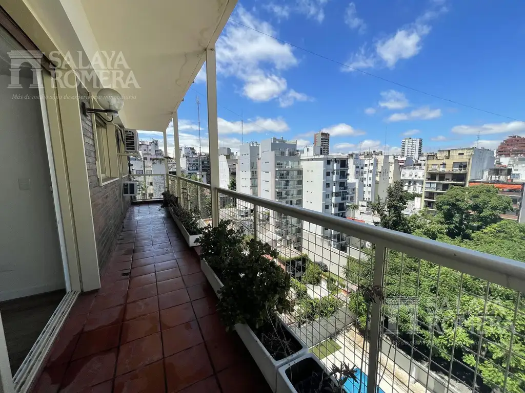 Venta departamento 4 ambientes con cochera y baulera con palier privado reciclado a nuevo