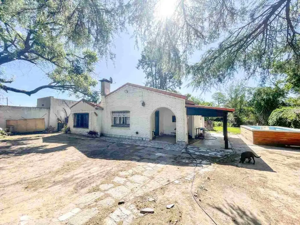 CASA EN VENTA EN PERGAMINO CON PILETA Y GALPON