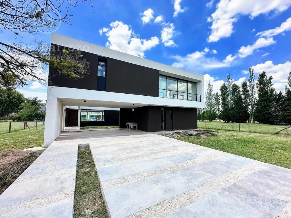 Casa en venta a estrenar en San Eliseo Country Golf en San Vicente - Canning.