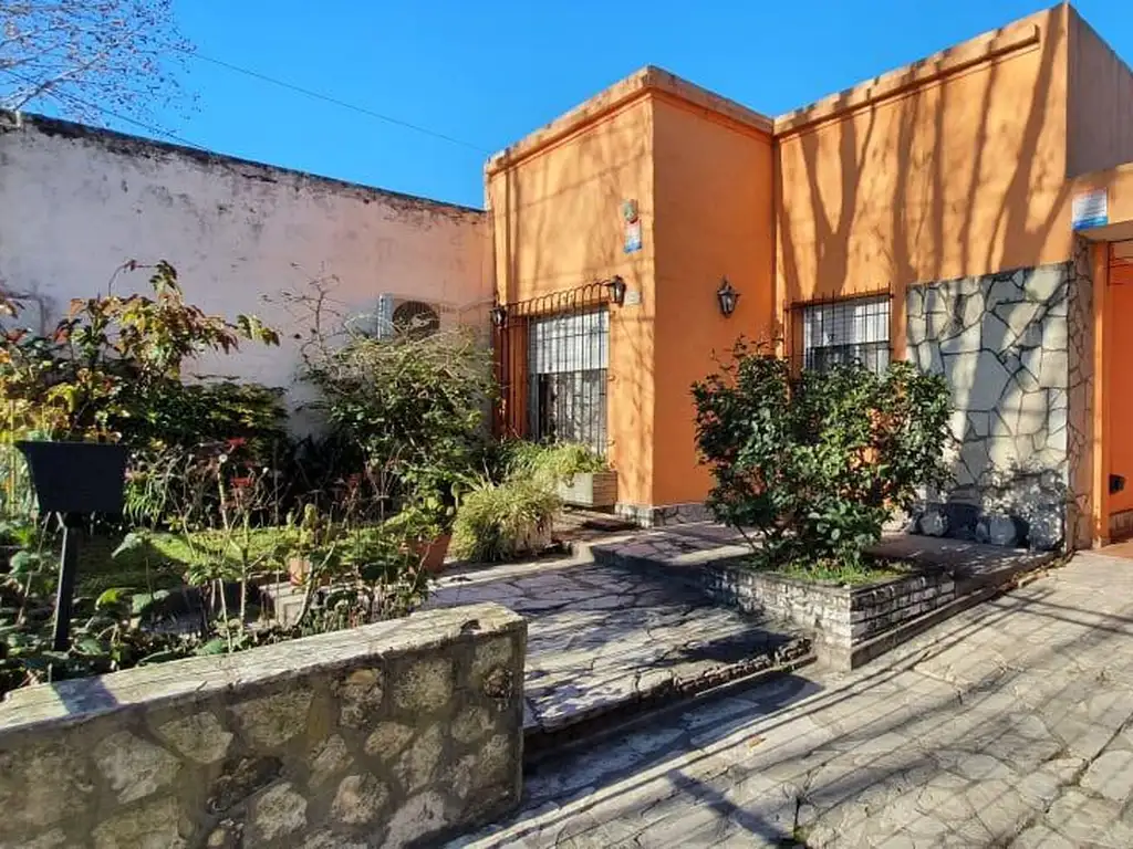 Casa en venta con excelente acceso a panamericana