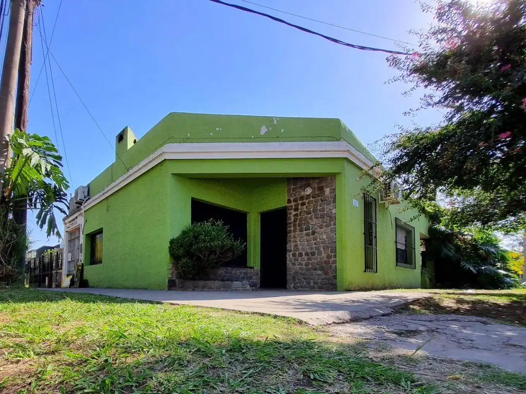 imperdible Casa en esquina excelente ubicación muy tranquilo