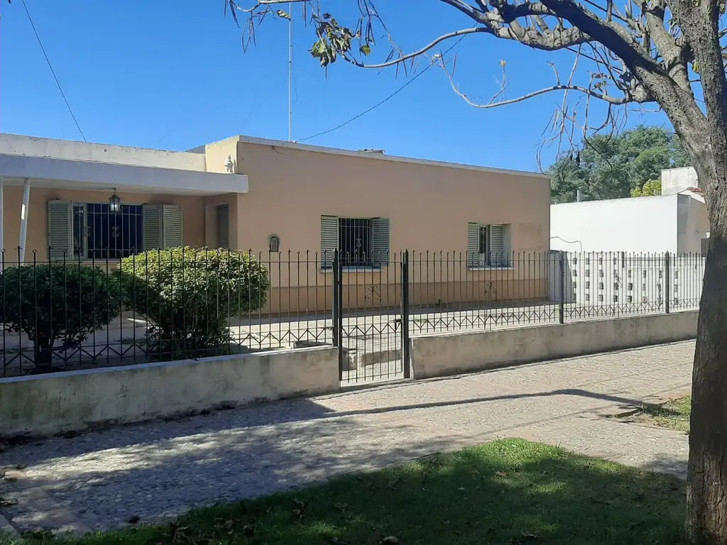 OPORTUNIDAD DE   INVERSIÓN CASA CON GRAN TERRENO