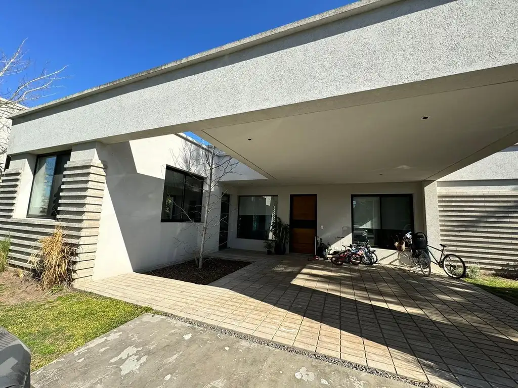 Venta casa Bella Vista, Barrio Cerrado Los Berros II