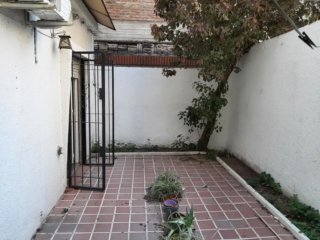 Departamento 2 dormitorios + patio - Tucumán 1239