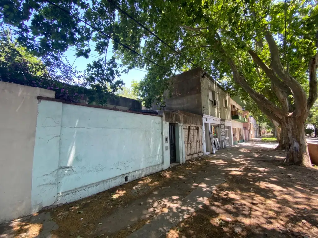 TERRENO CON CASA A DEMOLER A METROS DE MENDOZA