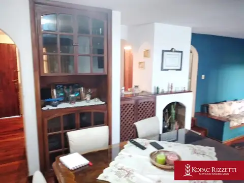 LOMAS DE SAN MARTÍN (JULIAN CASTAÑOS 2254) - VENTA CASA 4 DORMITORIOS.