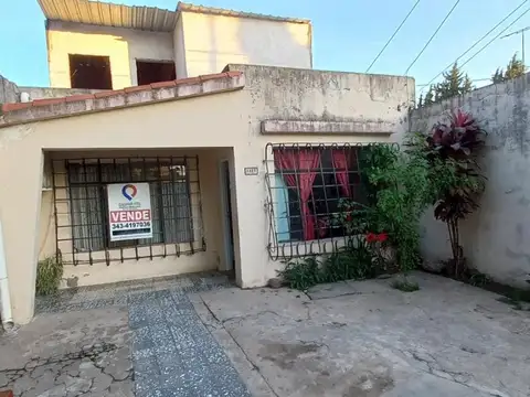 Casa en venta en Oportunidad! Casa A Reciclar - Av Selva De Montiel -  Parana - Adinco