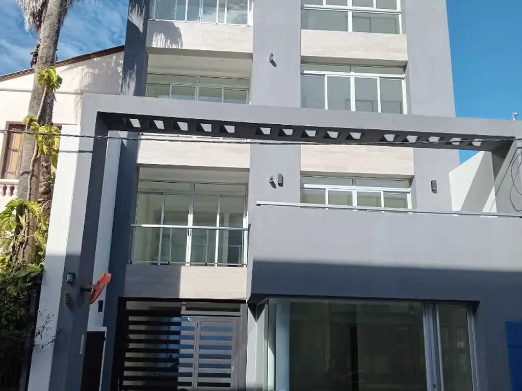 EDIFICIO DE PRIMER NIVEL ZONA CENTRO