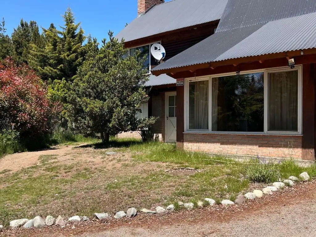 FINA PATAGONIA. Casa en venta de 3 dormitorios c/ cochera en San Martin de los Andes