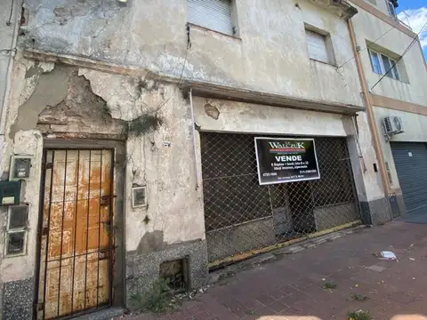 OPORTUNIDAD LOCAL CON 6 PROPIEDADES A RECICLAR! CASEROS