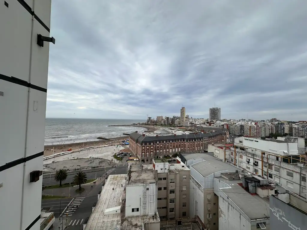 2 Ambientes con vista al mar y cochera - Plaza Colón