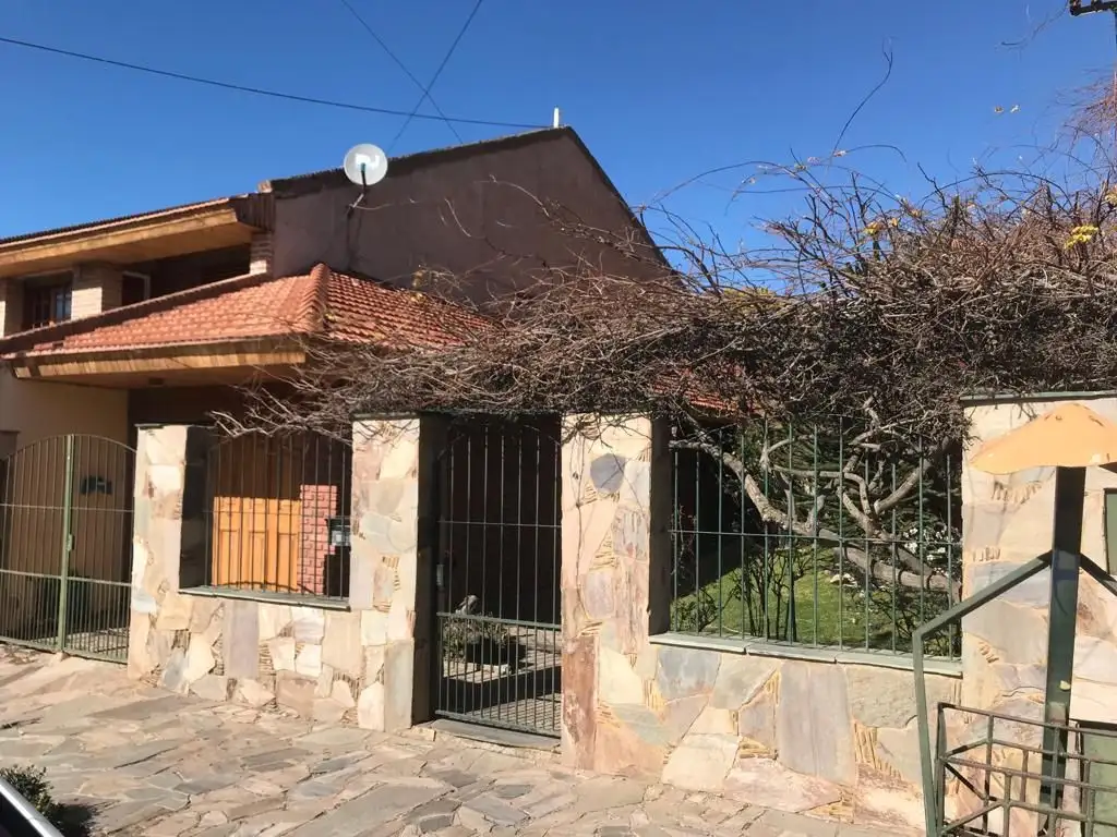 VENTA PERMUTA CASA EN NEUQUEN CAPITAL