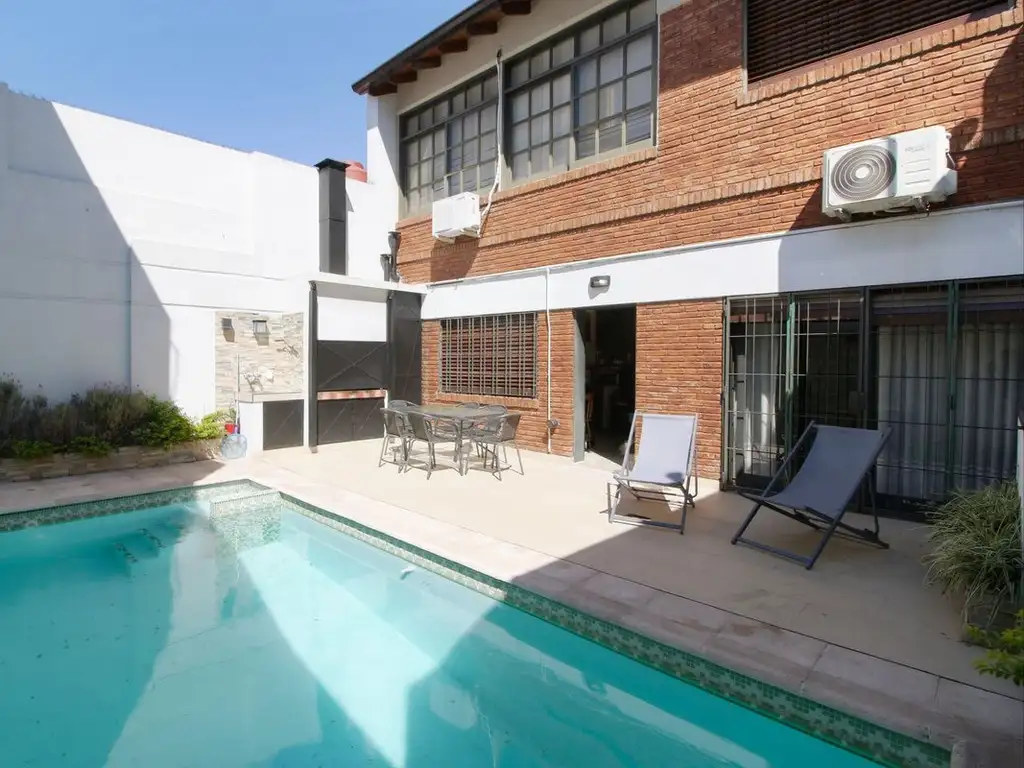 VENTA CASA EN DUPLEX LOTE PROPIO PISCINA COCHERA