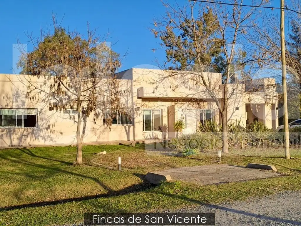 Casa en venta de 4 dormitorios c/ cochera en Fincas de San Vicente