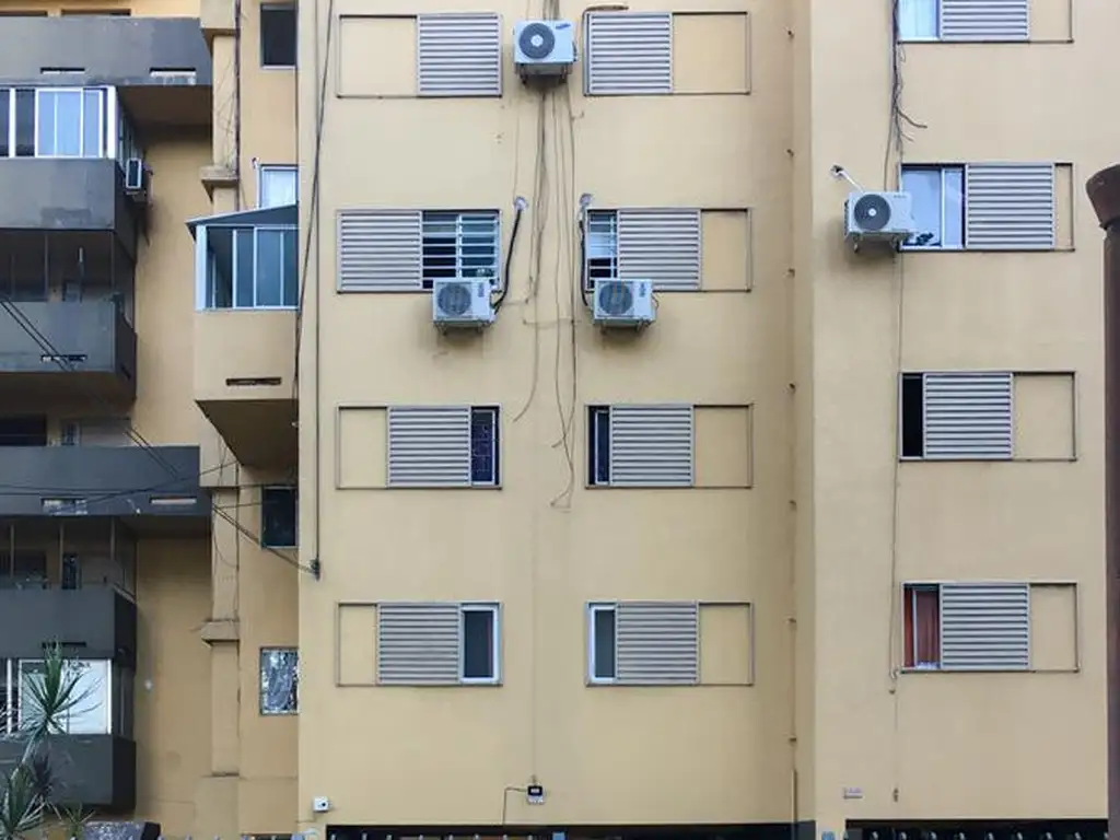 Muy lindo semipiso de 3 ambientes al frente con balcón