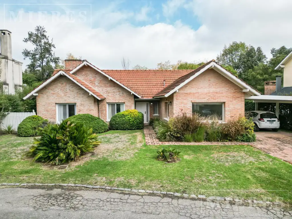 Muy linda casa en venta en Laureles