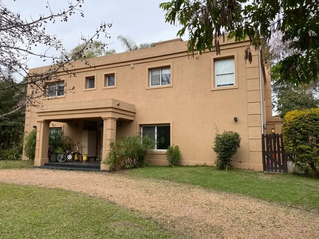 Excelente Casa en Barrio Cerrado Las Glorias