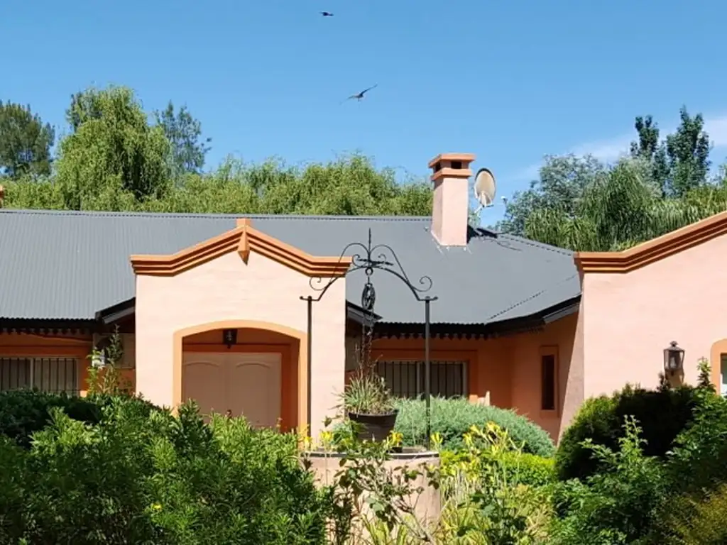 Casa  en Alquiler en El Solar de Capilla, Exaltación de la Cruz, G.B.A. Zona Norte