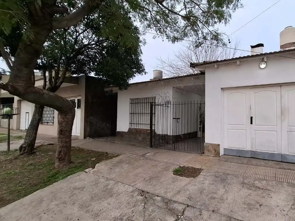 VENTA CASA 4 AMBIENTES ADOLFO SOURDEAUX APTO CRED.