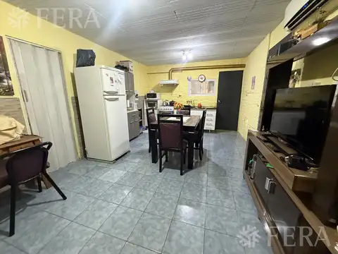 Venta de casa 2 ambientes con cochera en Florencio Varela