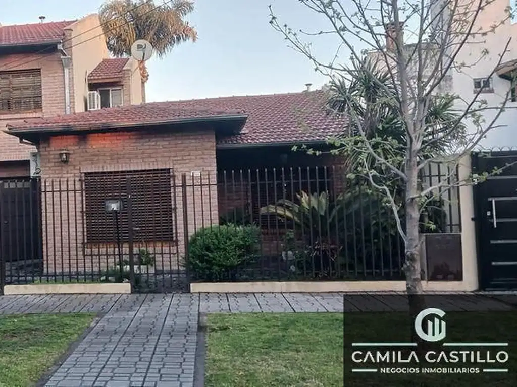 Casa en venta de 3 dormitorios c/ cochera en Morón