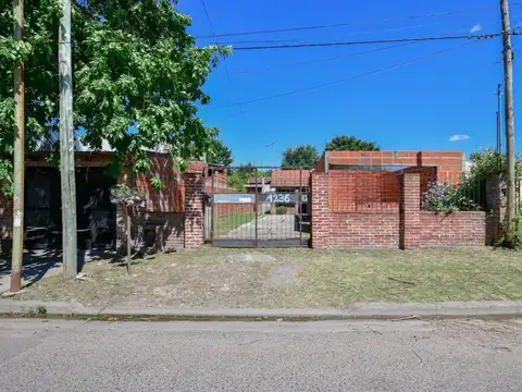 CASA EN VENTA ALTOS DE SAN LORENZO DOS DORMITORIOS