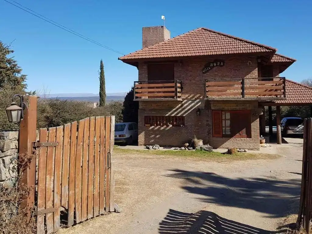 Venta - Casa - 4 habitaciones - Santa Rosa de Calamuchita. B° Loma Hermosa. (cód 1401.)