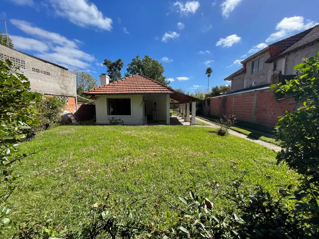 Casa frente al Canal Villanueva, marina propia, 15m de frente de río. Permuta CABA.