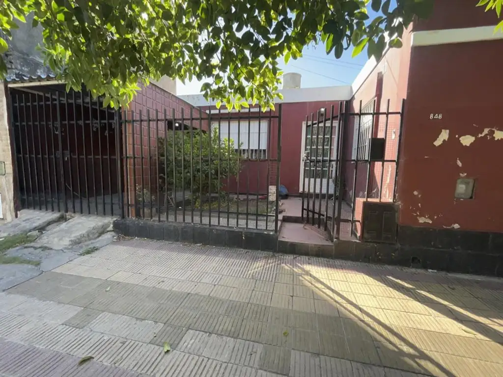 venta casa a refaccionar en Alberdi