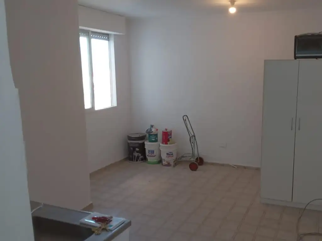 Departamento en  venta recien pintado a metros de avenida La Plata