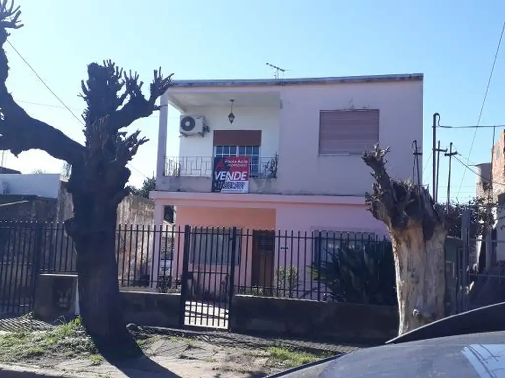 vendo casa en 2 plantas sobre lote de 10 x 32, Laferrere