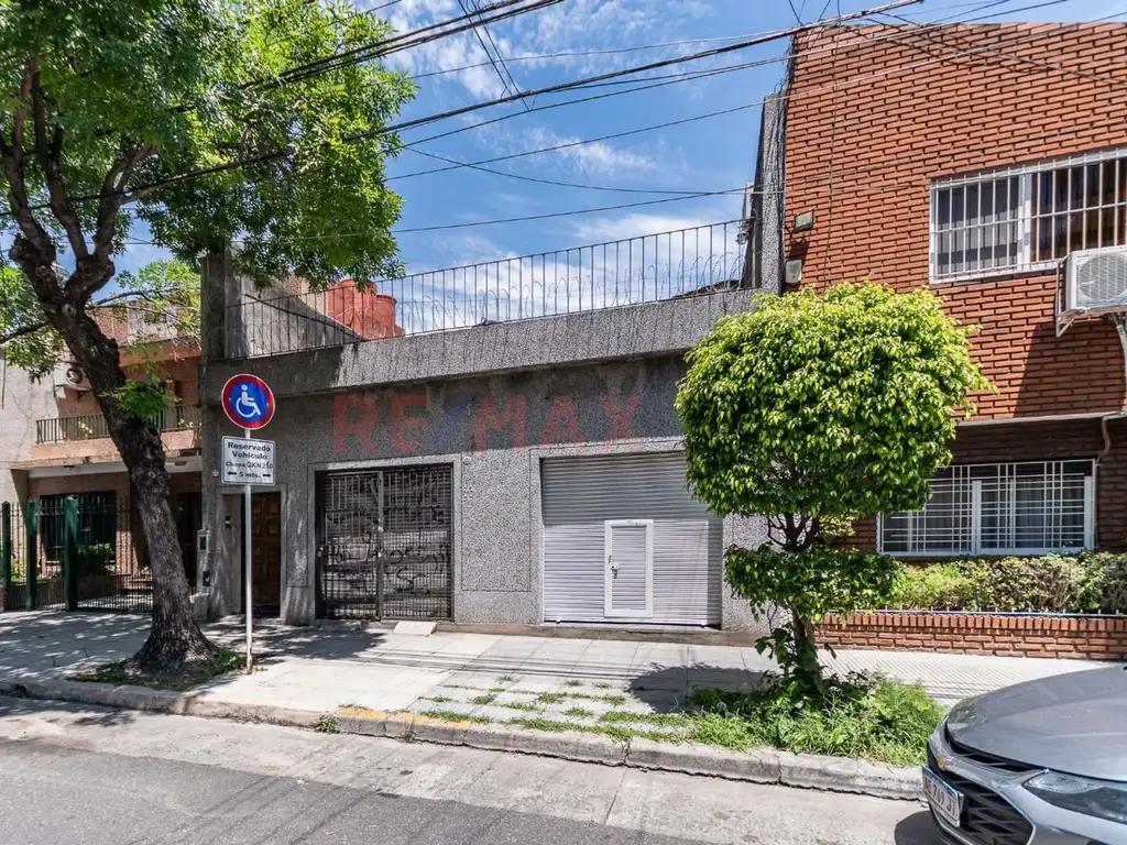 OPORTUNIDAD, EXCELENTE CASA EN PARQUE PATRICIOS