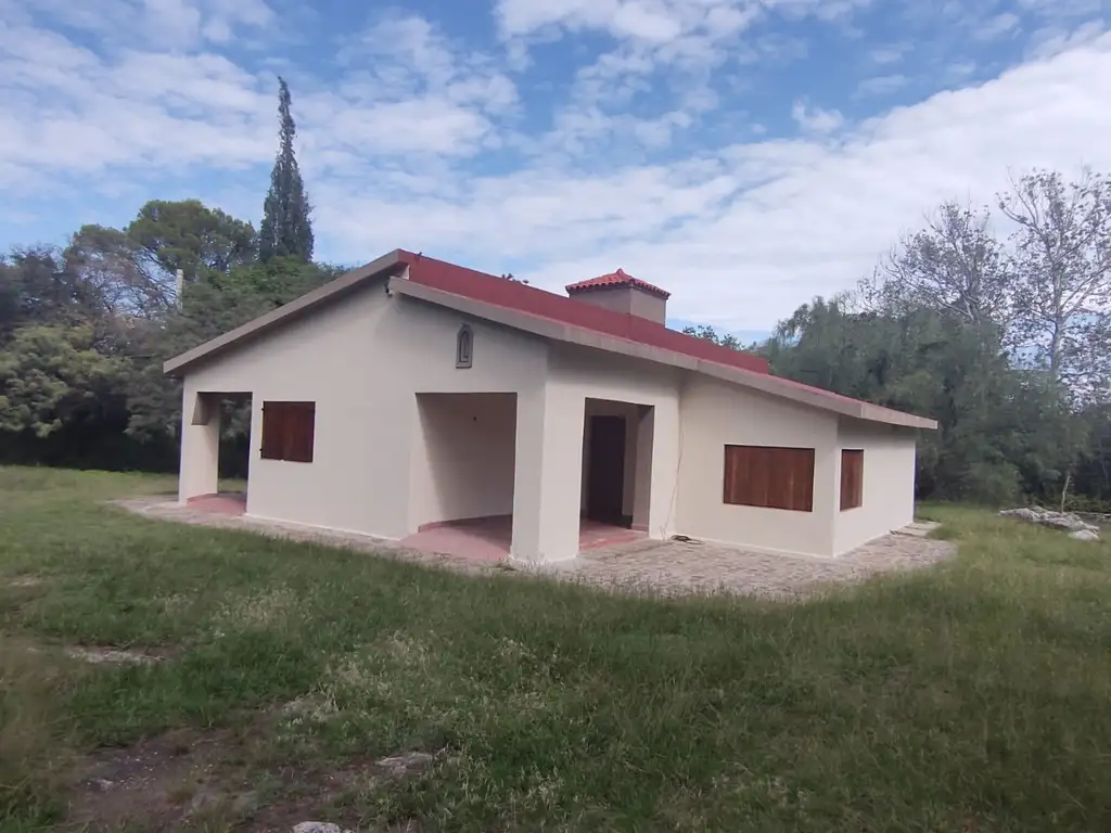 CASA EN VENTA EN LA POBLACIÓN TRASLASIERRA