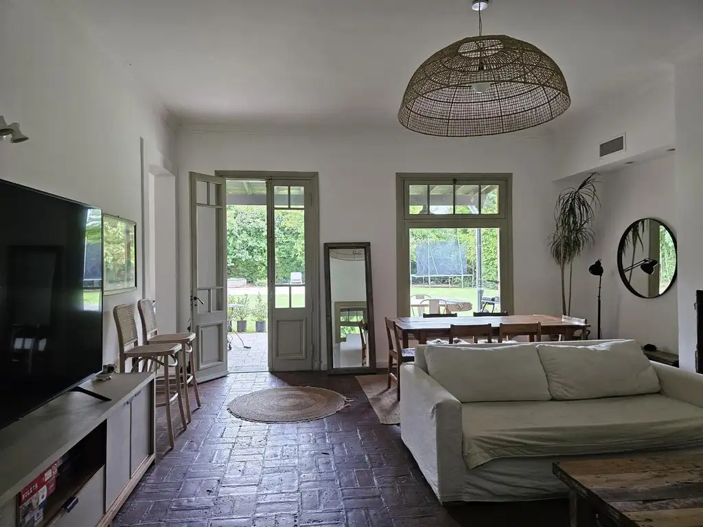 Casa en alquiler anual en Santa Bárbara,  3 dormitorios toda en un planta